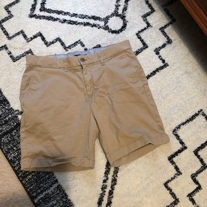 Tommy Hilfiger khaki shorts size 33